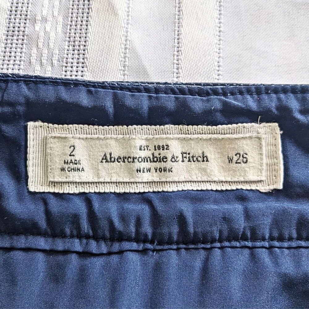 Vtg Y2K 2008 ABERCROMBIE & FITCH Navy Blue Quilted Pleather Mini Skirt Sz 2 W26 - Picture 4 of 9